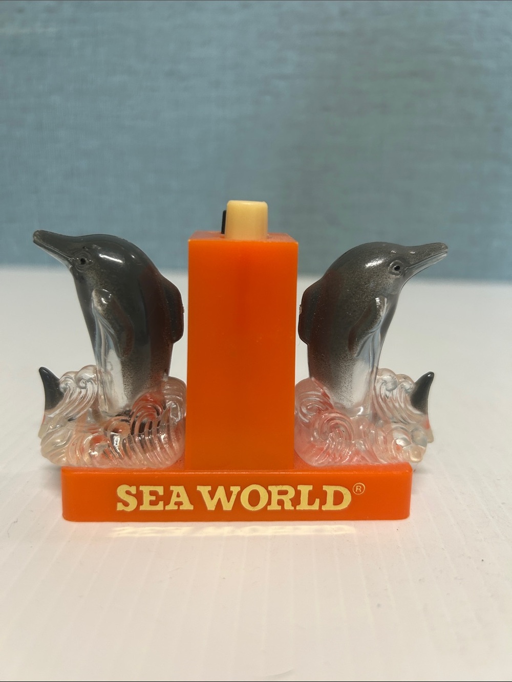 VTG SeaWorld Dolphin Salt & Pepper Shakers Pushbutton Plastic Souvenir